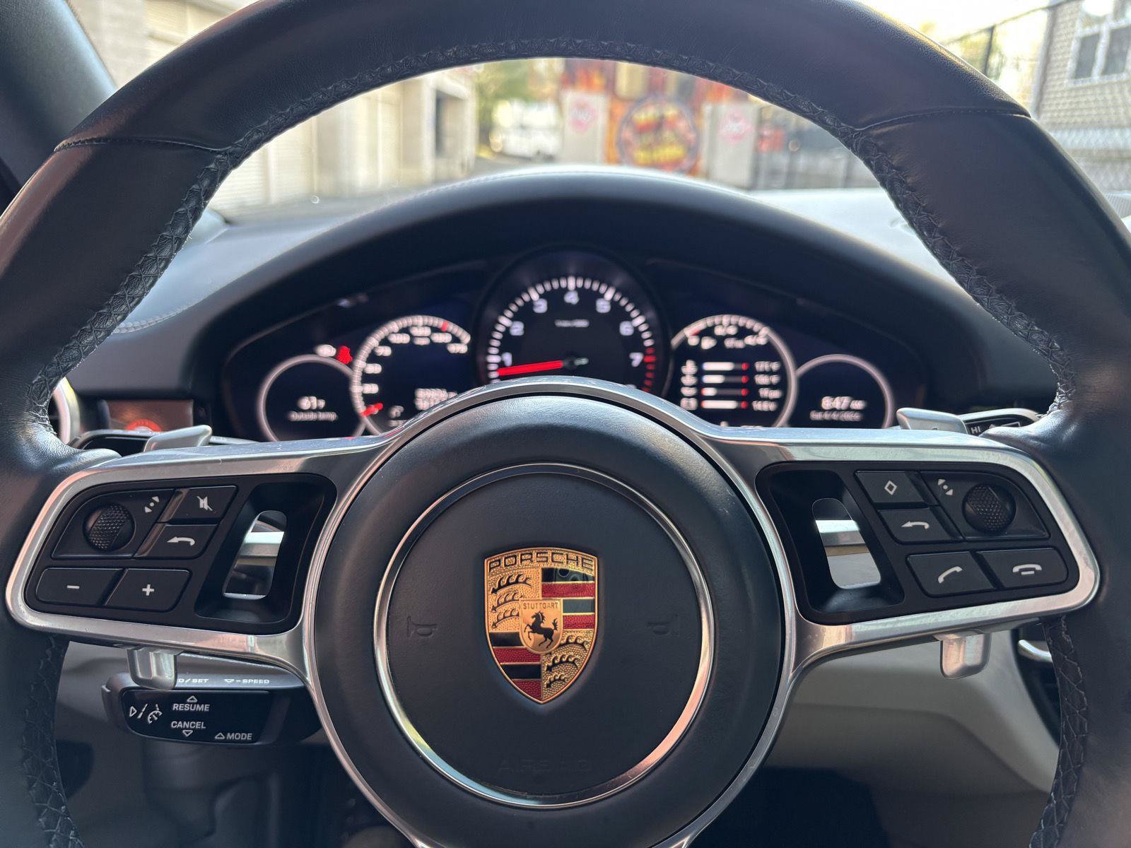 Used 2022 Porsche Cayenne Platinum Edition AWD/4WD image 17