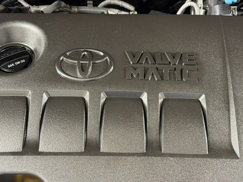 Used 2018 Toyota C-HR XLE FWD image 18