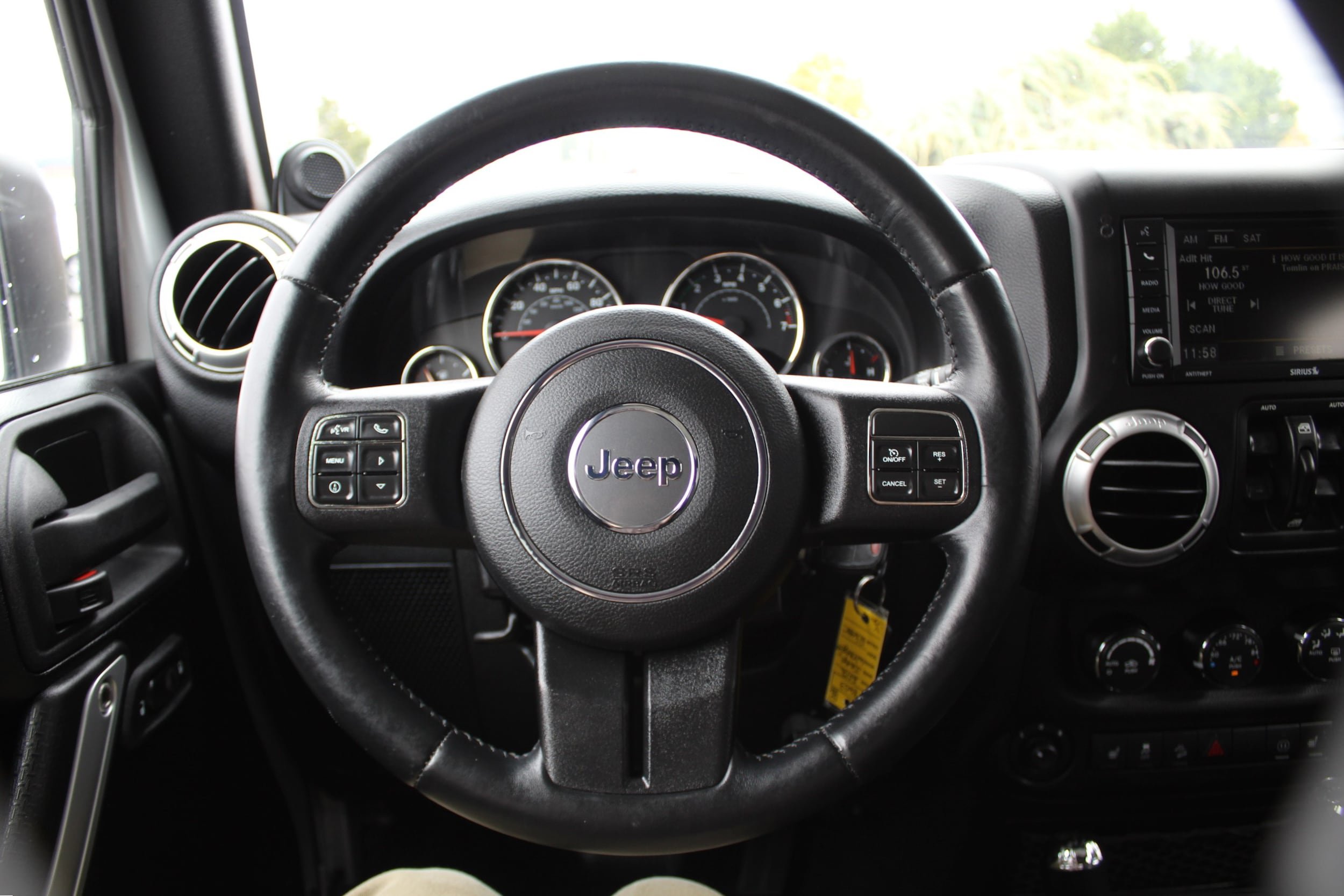 Used 2012 Jeep Wrangler Unlimited Sahara w/ Connectivity Group AWD/4WD image 26