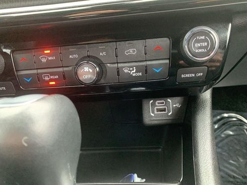 Used 2025 Jeep Compass Trailhawk AWD/4WD image 58