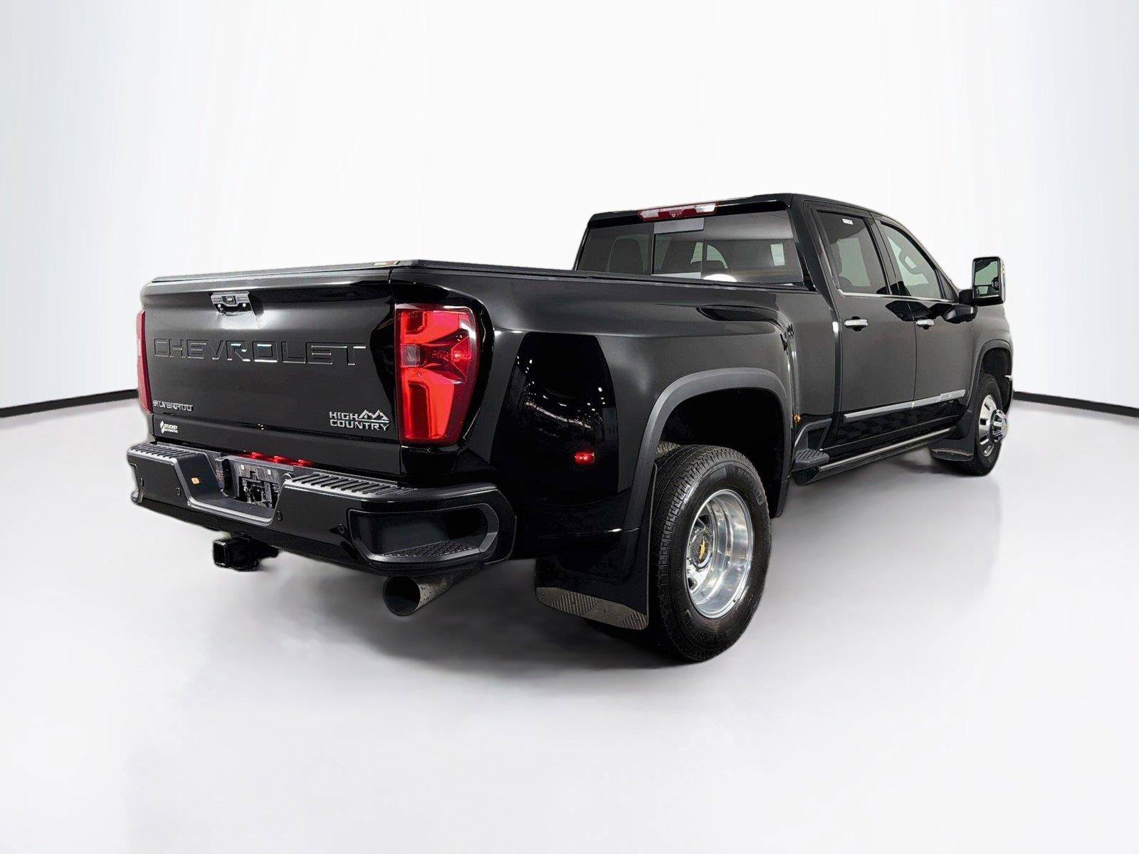 Used 2024 Chevrolet Silverado 3500 High Country w/ High Country Premium Package AWD/4WD image 11