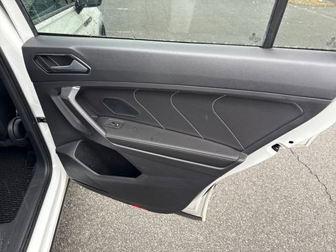 Used 2022 Volkswagen Tiguan SE R-Line image 14