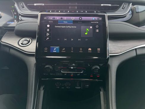 Used 2023 Jeep Grand Cherokee 4WD 4xe image 9