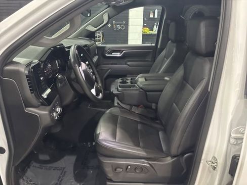 Used 2025 GMC Sierra 1500 SLT image 11