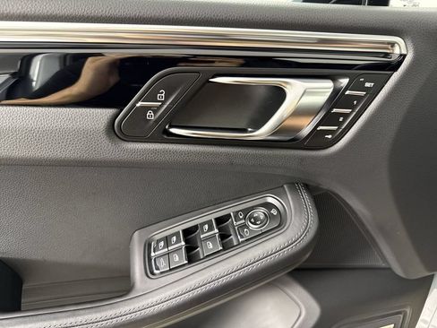 Certified 2024 Porsche Macan Turbo AWD/4WD image 33