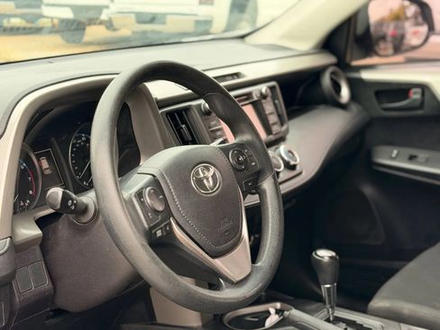 Used 2018 Toyota RAV4 LE image 18