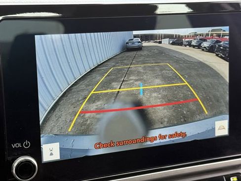 Used 2025 Toyota Camry LE image 18