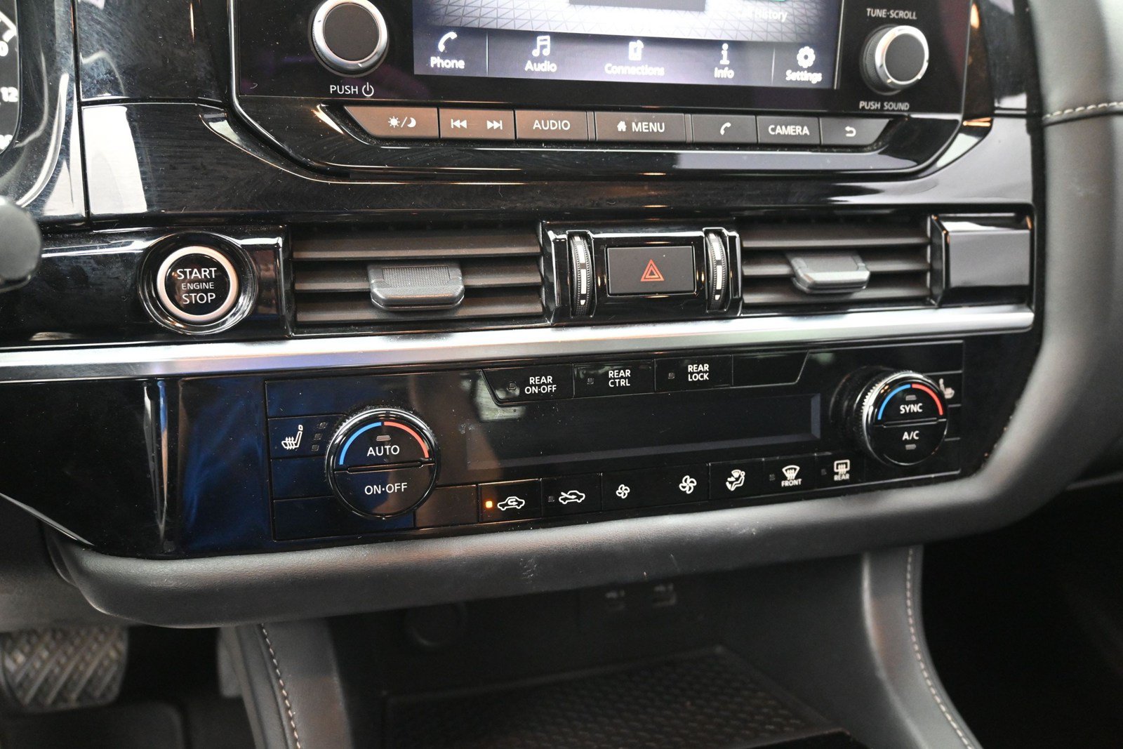 Used 2024 Nissan Pathfinder SV FWD image 32