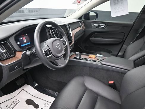 Used 2023 Volvo XC60 B5 Plus image 27