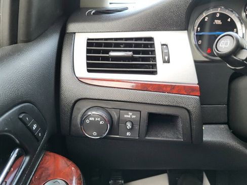 Used 2011 Cadillac Escalade ESV Luxury image 18