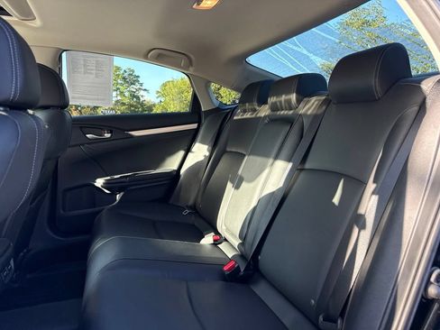 Used 2019 Honda Civic Touring image 21