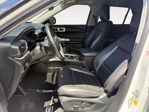 Used 2023 Ford Explorer XLT w/ Equipment Group 202A AWD/4WD image 10