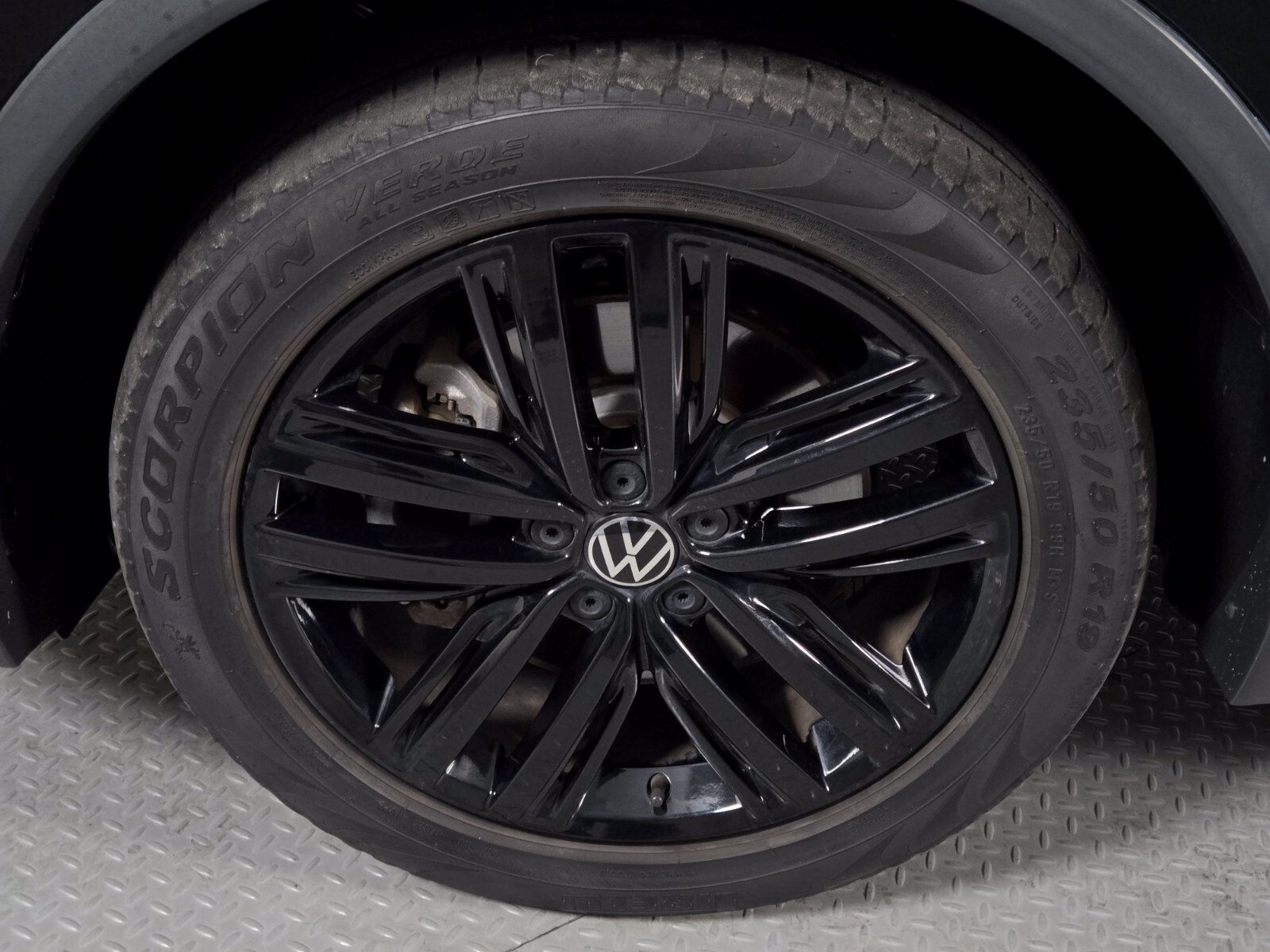 Used 2022 Volkswagen Tiguan SE R-Line FWD image 9