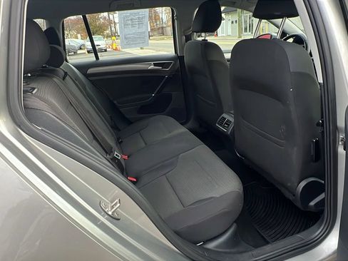 Used 2017 Volkswagen Golf S image 29
