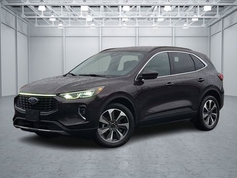 Used 2023 Ford Escape Platinum image 1