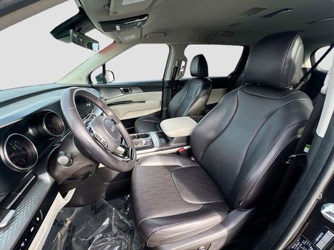Used 2024 Kia Carnival LX FWD image 20