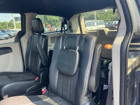Used 2019 Dodge Grand Caravan SXT FWD image 7
