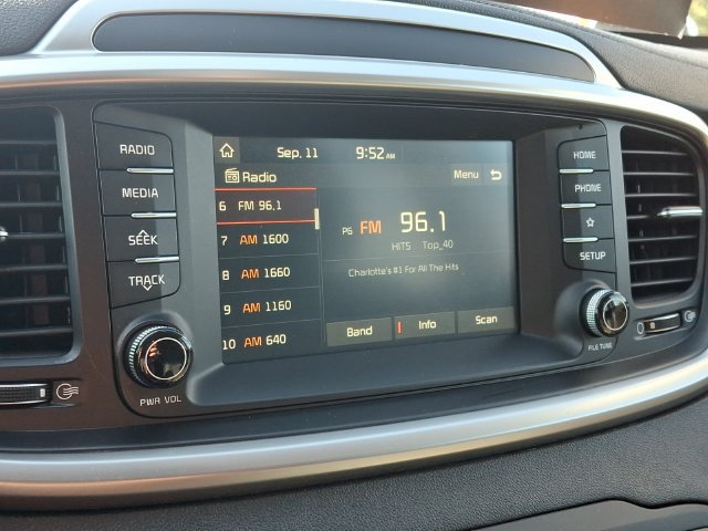 Used 2020 Kia Sorento FWD V6 image 16