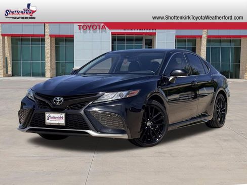 Used 2021 Toyota Camry XSE image 1