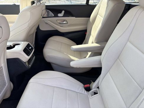 Used 2020 Mercedes-Benz GLS 450 4MATIC image 33