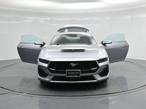 Used 2025 Ford Mustang GT RWD image 27