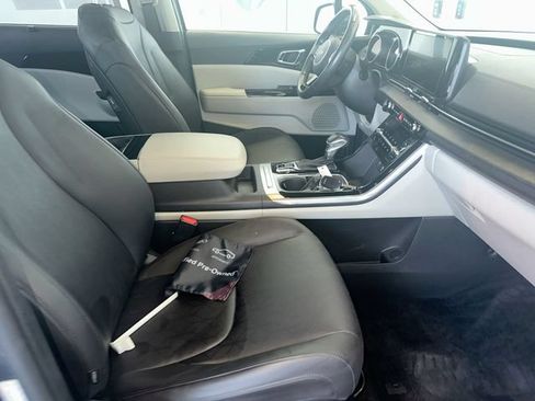 Certified 2024 Kia Carnival EX FWD image 28