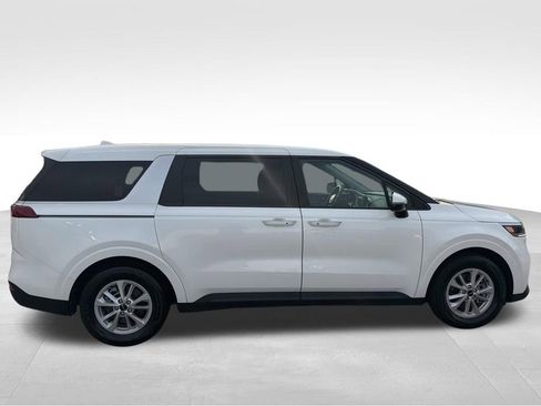 Used 2024 Kia Carnival LX image 7