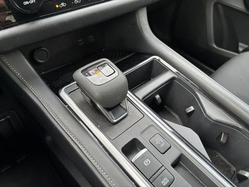 Used 2025 Nissan Pathfinder SV image 44