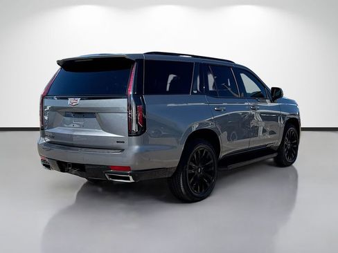 Used 2022 Cadillac Escalade Premium Luxury image 3