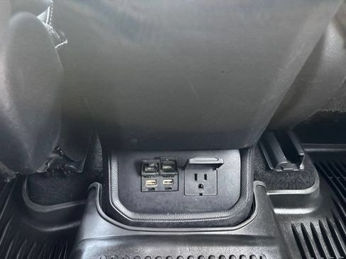 Used 2020 Toyota Highlander Limited FWD image 26