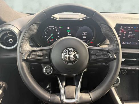 Used 2024 Alfa Romeo Tonale Ti w/ Premium Interior Package AWD/4WD image 11