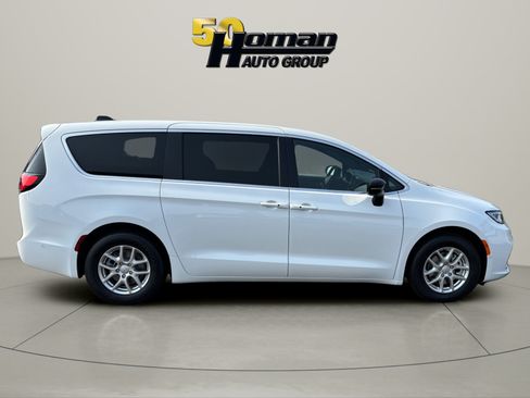 New 2025 Chrysler Pacifica Select FWD image 6