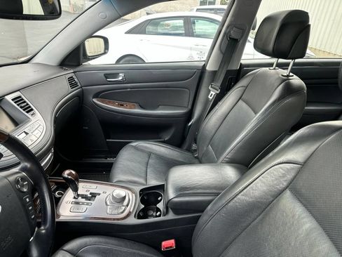 Used 2011 Hyundai Genesis 4.6 RWD image 6