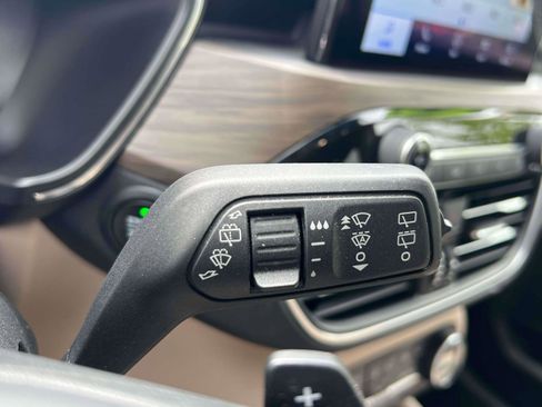 Used 2020 Ford Escape Titanium AWD/4WD image 17