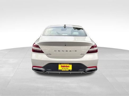 Used 2024 Genesis G70 2.5T image 7