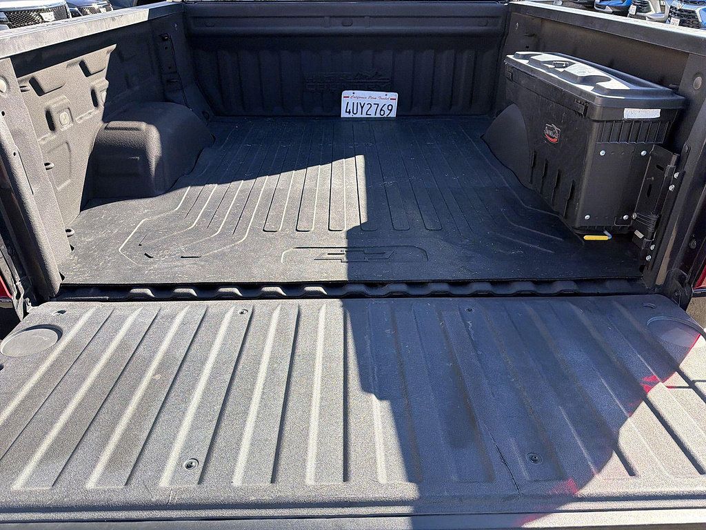 Used 2023 Chevrolet Silverado 1500 High Country w/ Technology Package AWD/4WD image 26