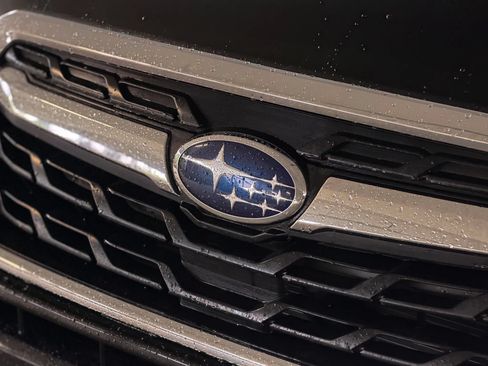 Used 2017 Subaru Forester 2.5i Premium w/ All-Weather Package AWD/4WD image 9