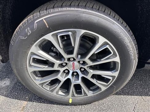 New 2026 GMC Yukon Denali w/ Sun & Power Step Package image 13