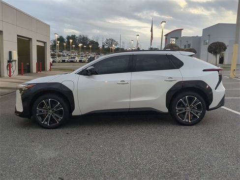 Used 2024 Toyota bZ4X Limited image 7