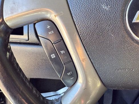 Used 2013 Chevrolet Avalanche LS image 21