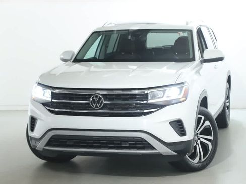 Used 2023 Volkswagen Atlas SEL AWD/4WD image 3