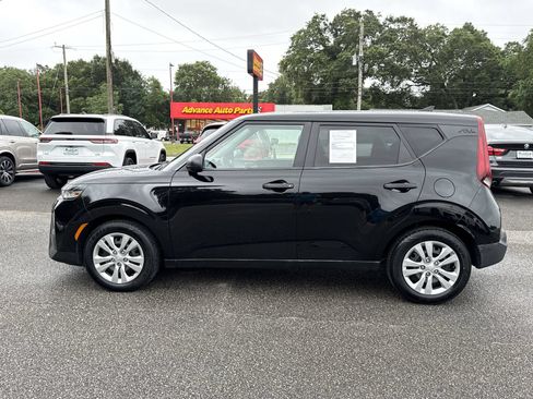 Used 2021 Kia Soul LX FWD image 2