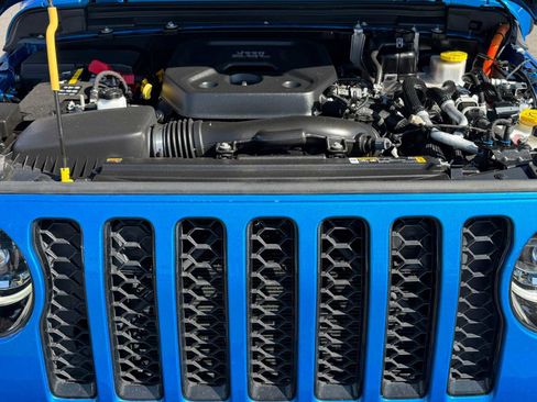 Used 2023 Jeep Wrangler Unlimited Sahara AWD/4WD image 33