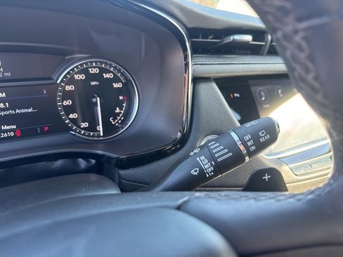 Used 2023 Cadillac XT6 Luxury image 24