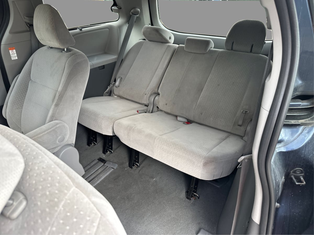 Used 2020 Toyota Sienna LE w/ LE Preferred Package FWD image 49