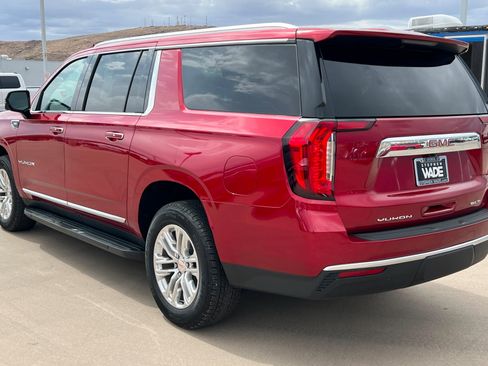 Used 2024 GMC Yukon XL SLT w/ SLT Luxury Package AWD/4WD image 3