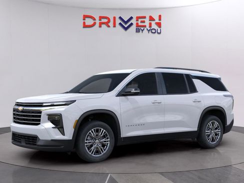 New 2026 Chevrolet Traverse LT image 2