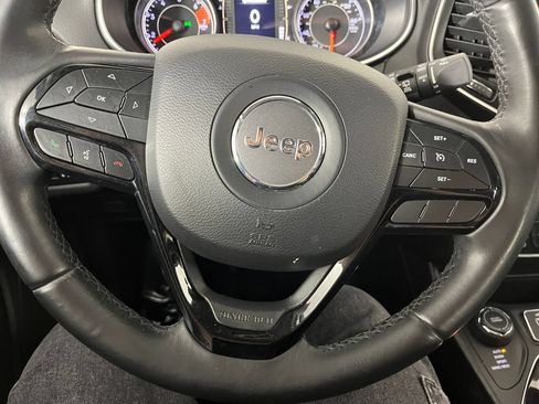 Used 2019 Jeep Cherokee Latitude Plus AWD/4WD image 21