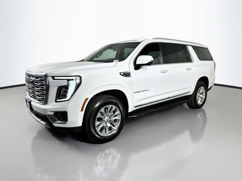 Used 2025 GMC Yukon XL Denali AWD/4WD image 4