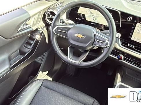 Used 2025 Chevrolet Equinox LT w/ Convenience Package II FWD image 8